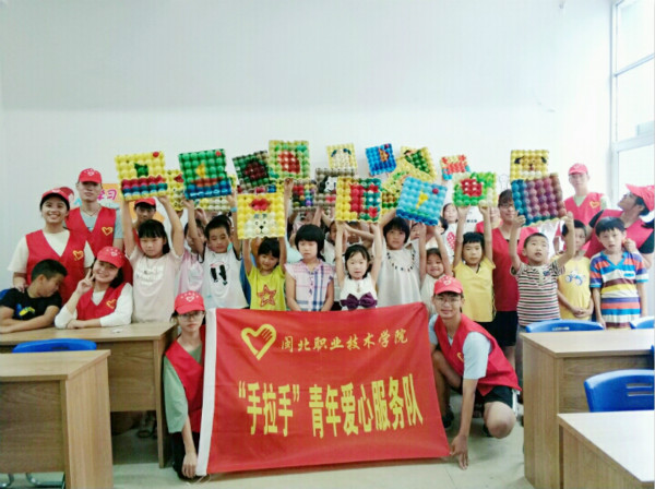 第二天活动结束合影_meitu_1.jpg 第二天活动结束合影_meitu_1.jpg