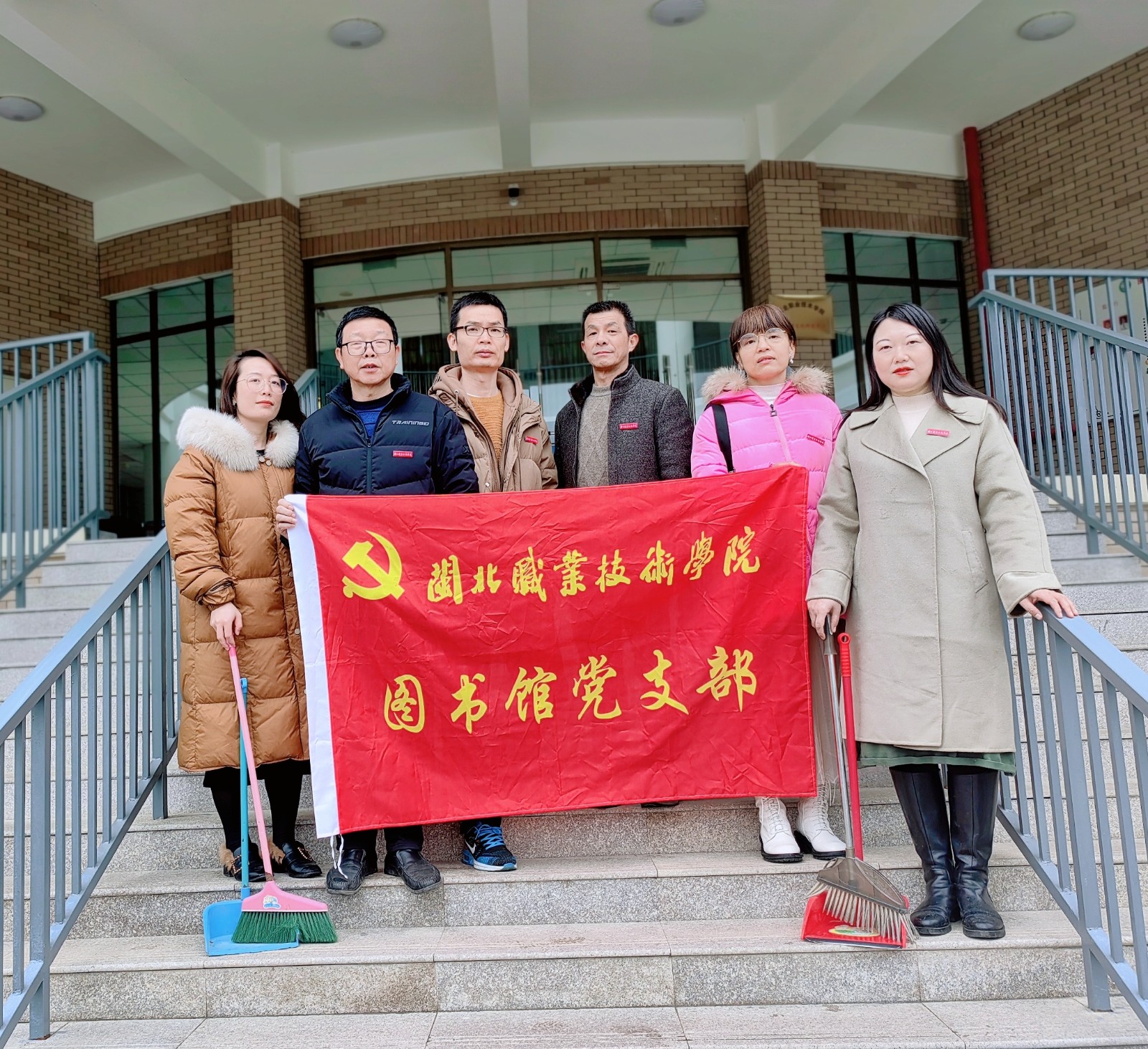 主题党日2.jpg 主题党日2.jpg