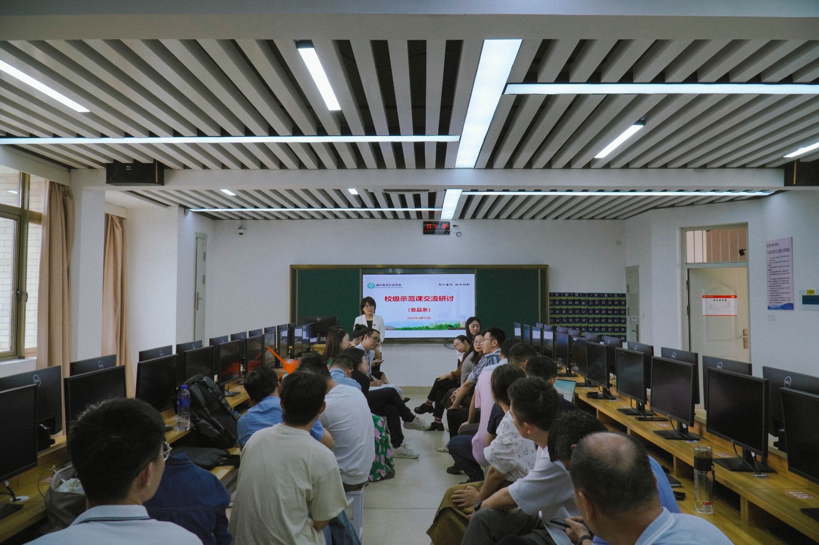 食品系听课2.jpg