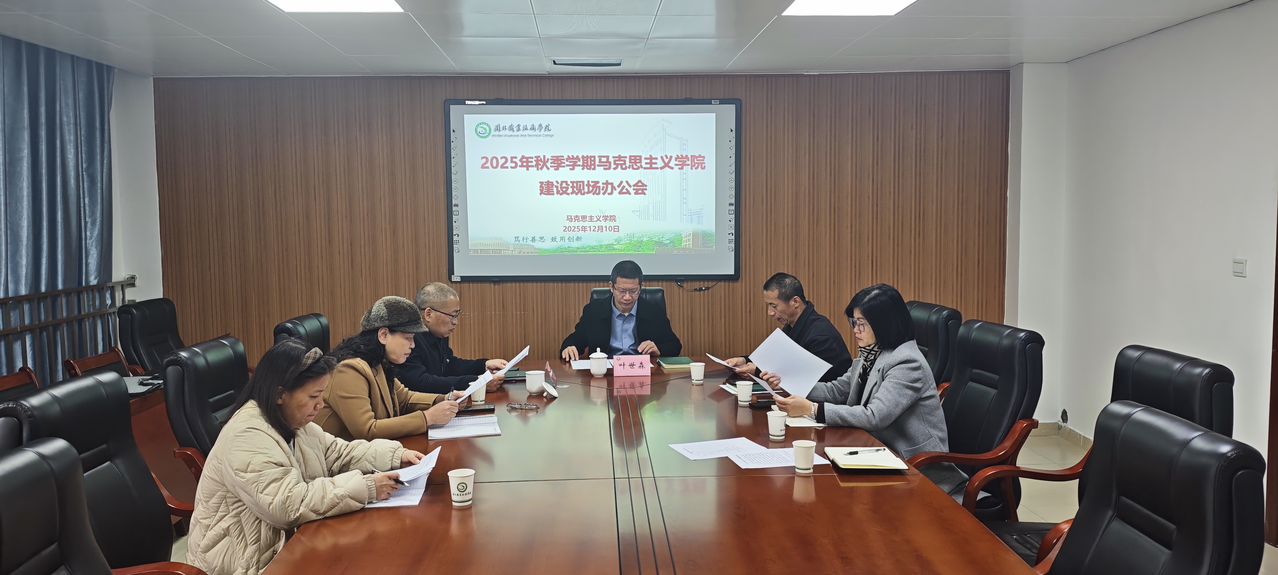 ca72bfa3733f3829615d8e6da962bf7.jpg ca72bfa3733f3829615d8e6da962bf7.jpg